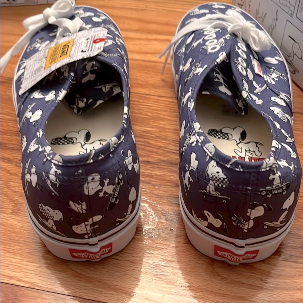 NIB Vans Men’s Peanuts/Snoopy navy and white sneakers in size 13 - Picture 7 of 9